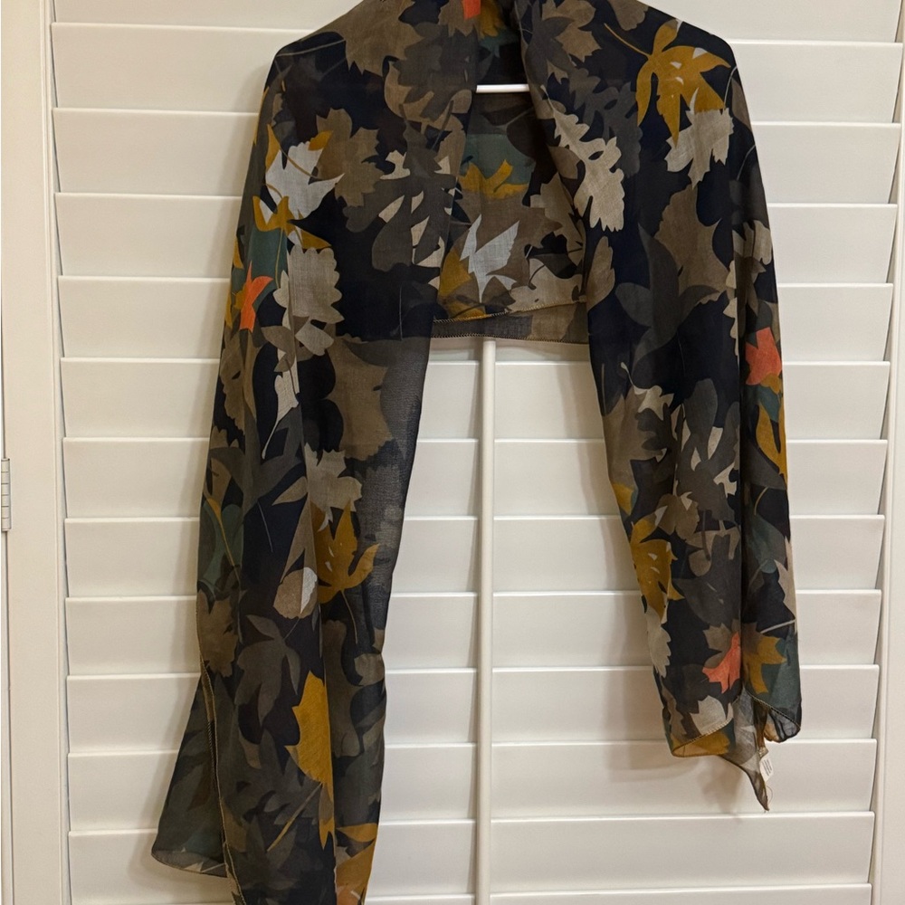 GANZ Multicolor Leaf Pattern Scarf